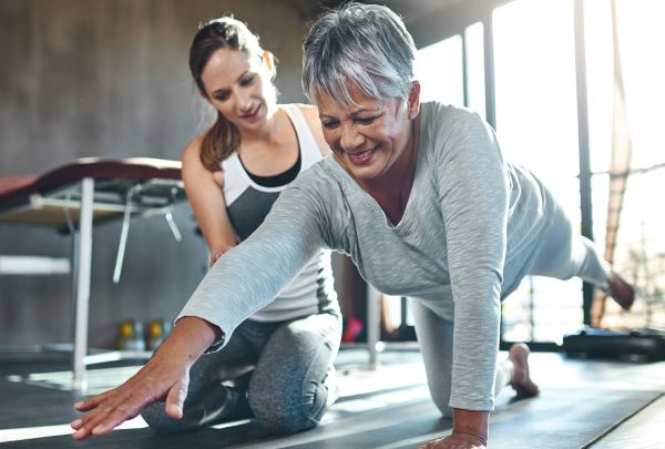 "Retraité 65+, vitalité et liberté retrouvées grâce à un entraînement personnalisé avec coach sportif à Morges, pour profiter des petits-enfants et loisirs sans douleur"